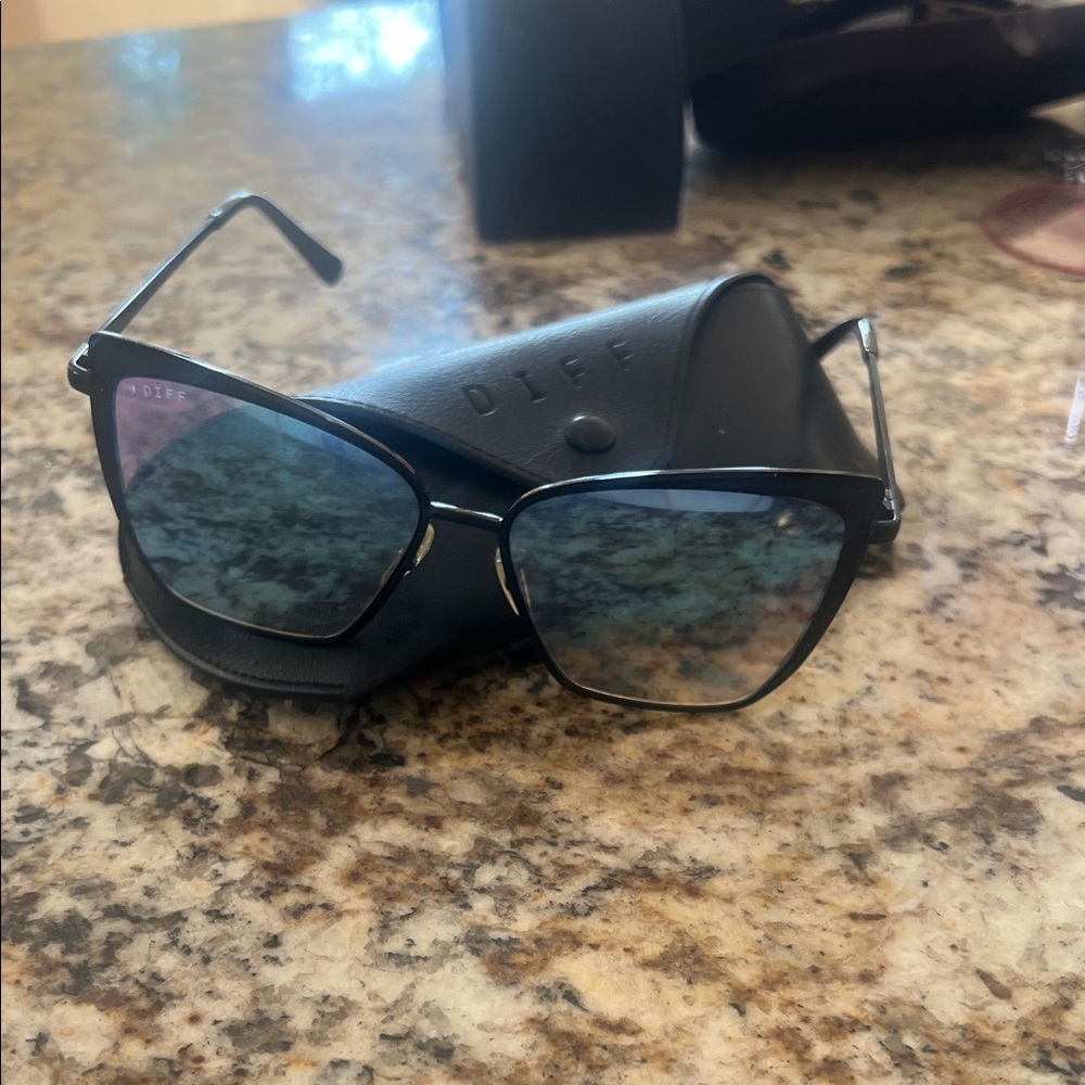Diff Eyewear Black Sunglasses